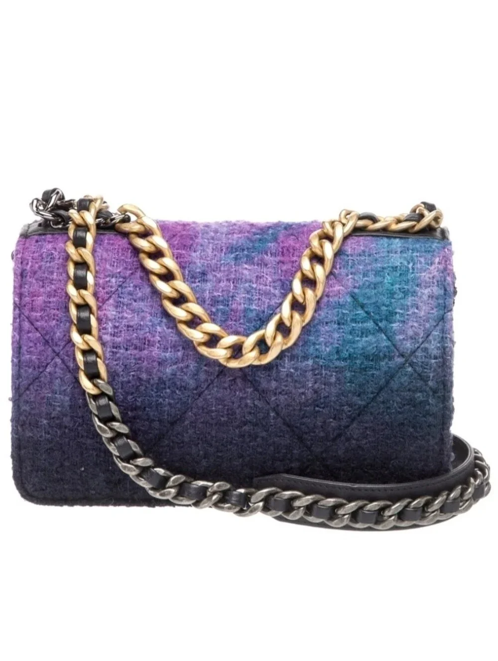 CHANEL 19 Wallet On Chain (WOC)